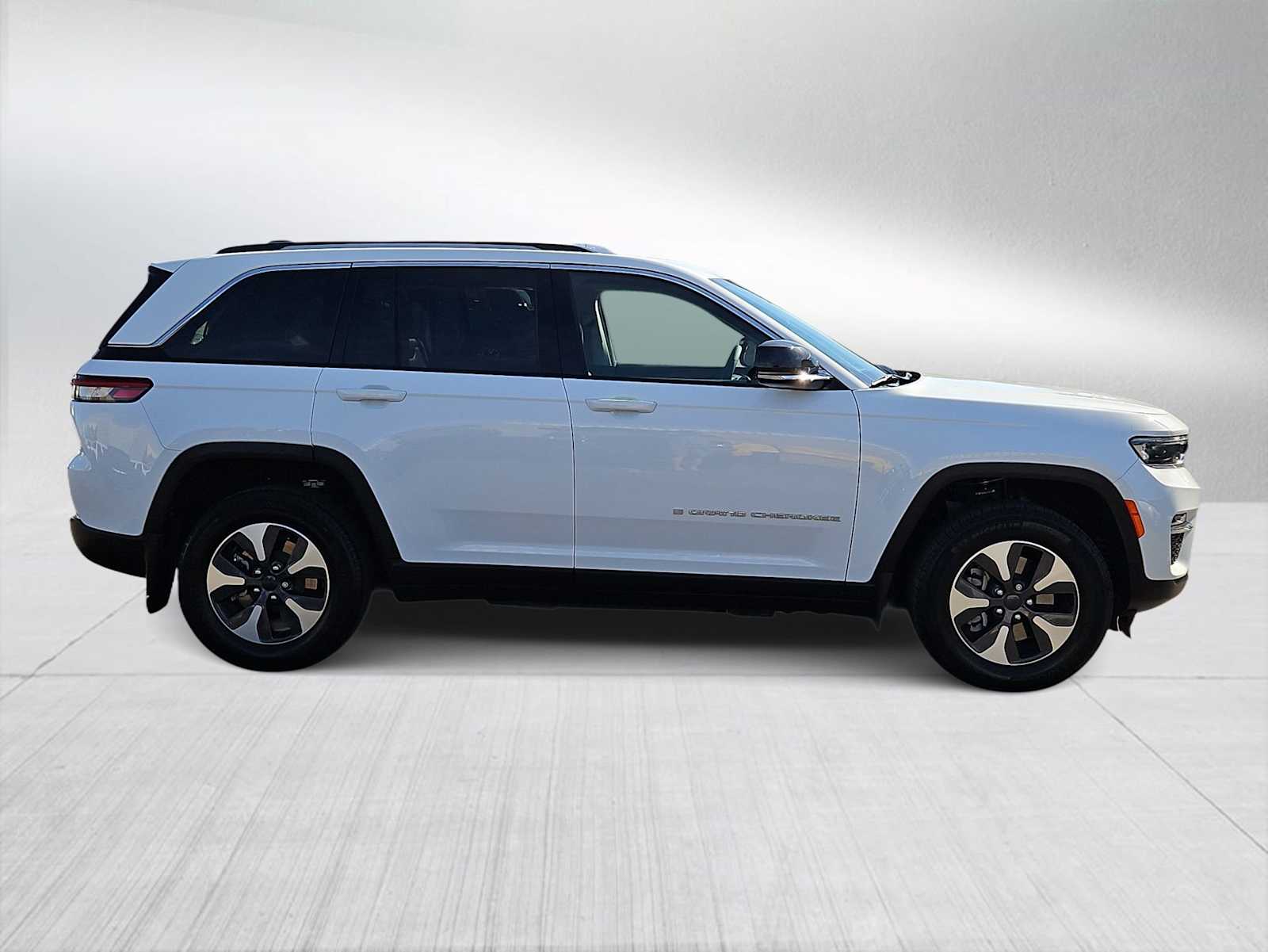Thumbnail: 2022 Jeep Grand Cherokee - 9