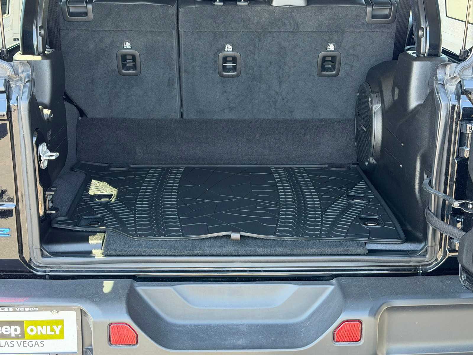 Thumbnail: 2023 Jeep Wrangler - 29