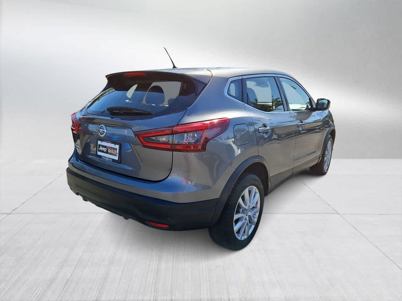 Thumbnail: 2021 Nissan Rogue Sport - 8