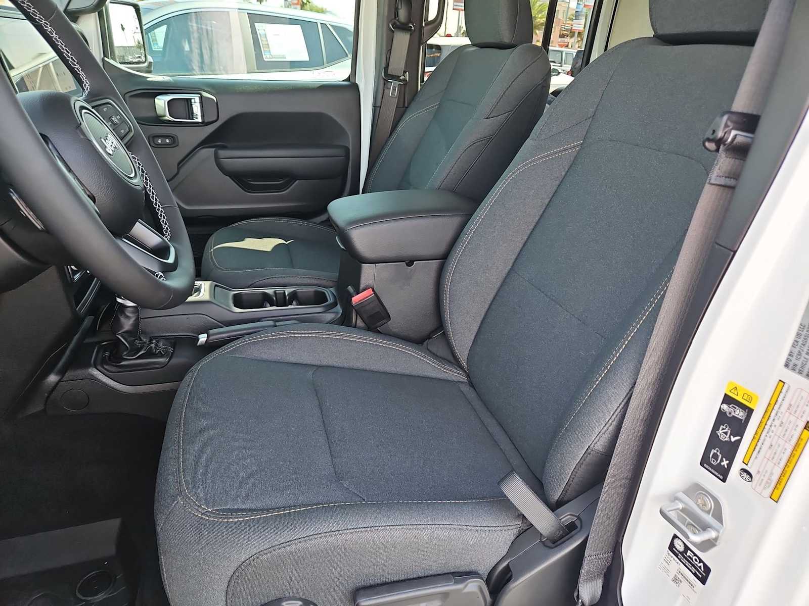 Thumbnail: 2025 Jeep Gladiator - 14