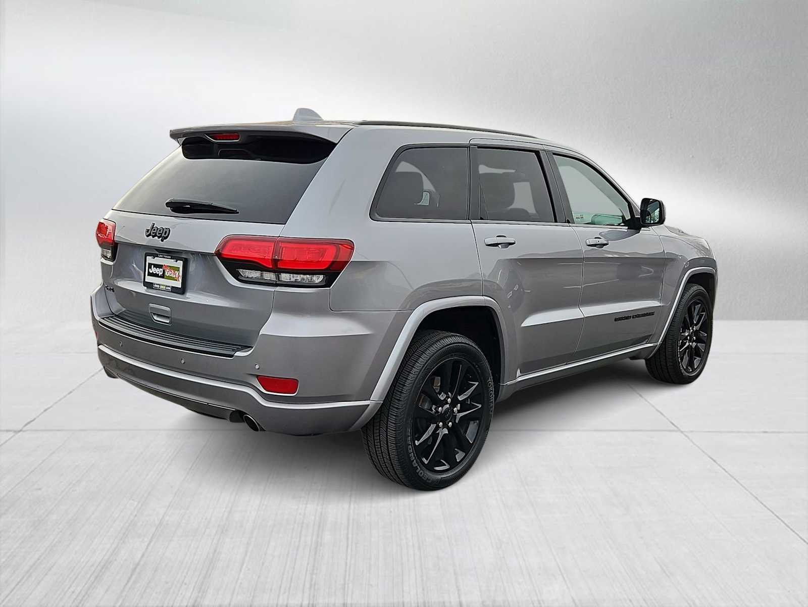 Thumbnail: 2019 Jeep Grand Cherokee - 8