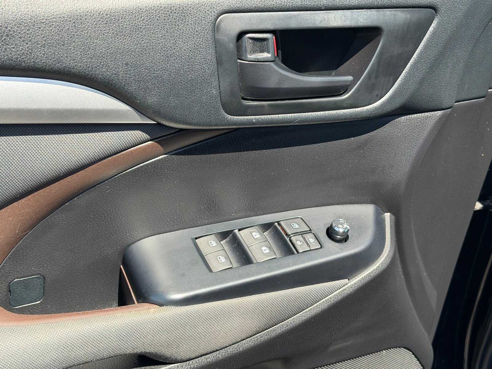 Thumbnail: 2019 Toyota Highlander - 10