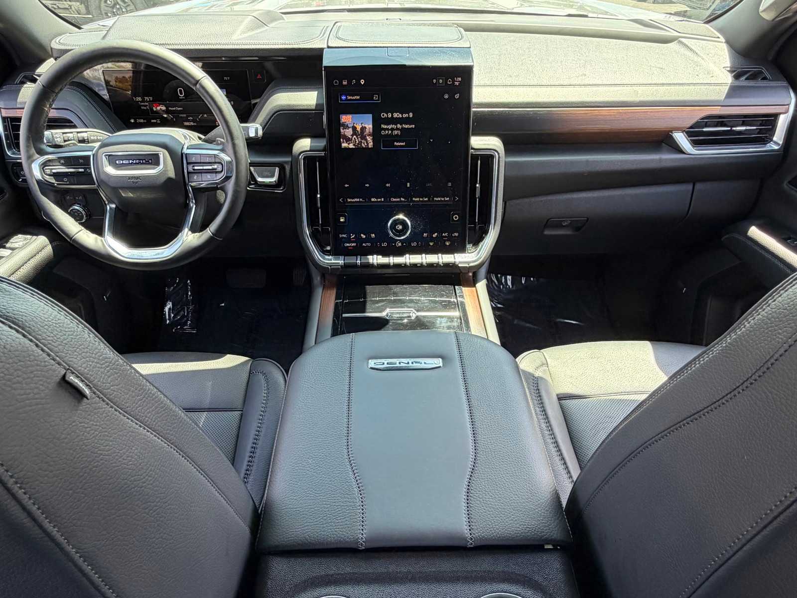 Thumbnail: 2025 GMC Yukon XL - 22