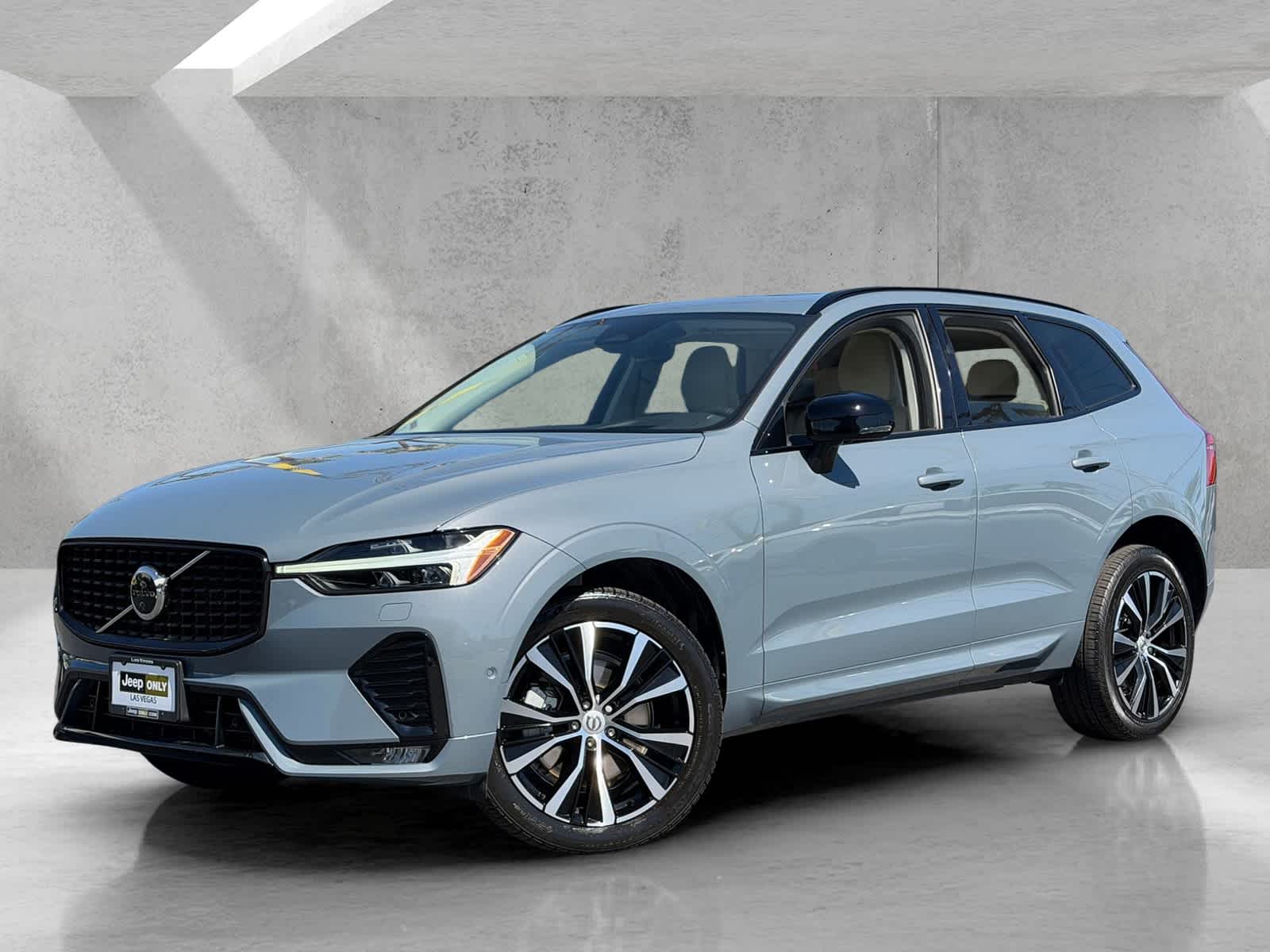 2023 Volvo XC60 B5 Ultimate Dark Theme AWD's photo