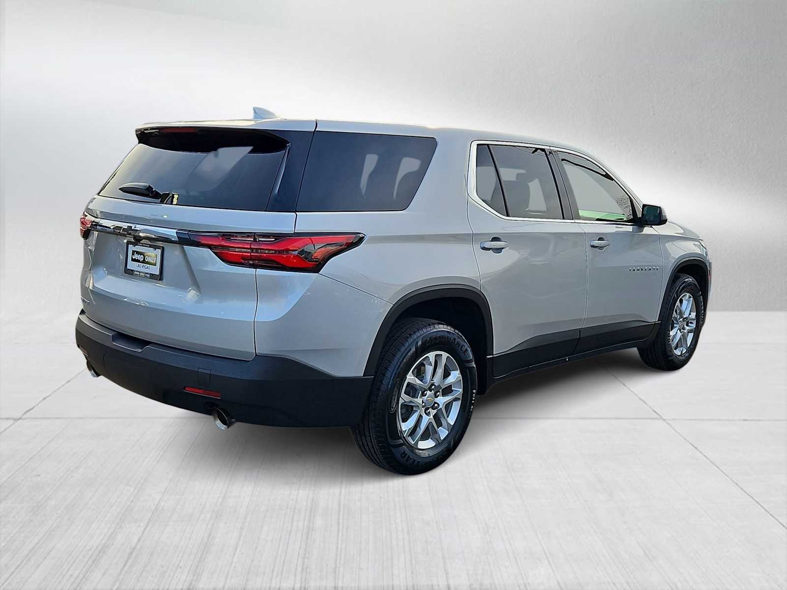 Thumbnail: 2022 Chevrolet Traverse - 8
