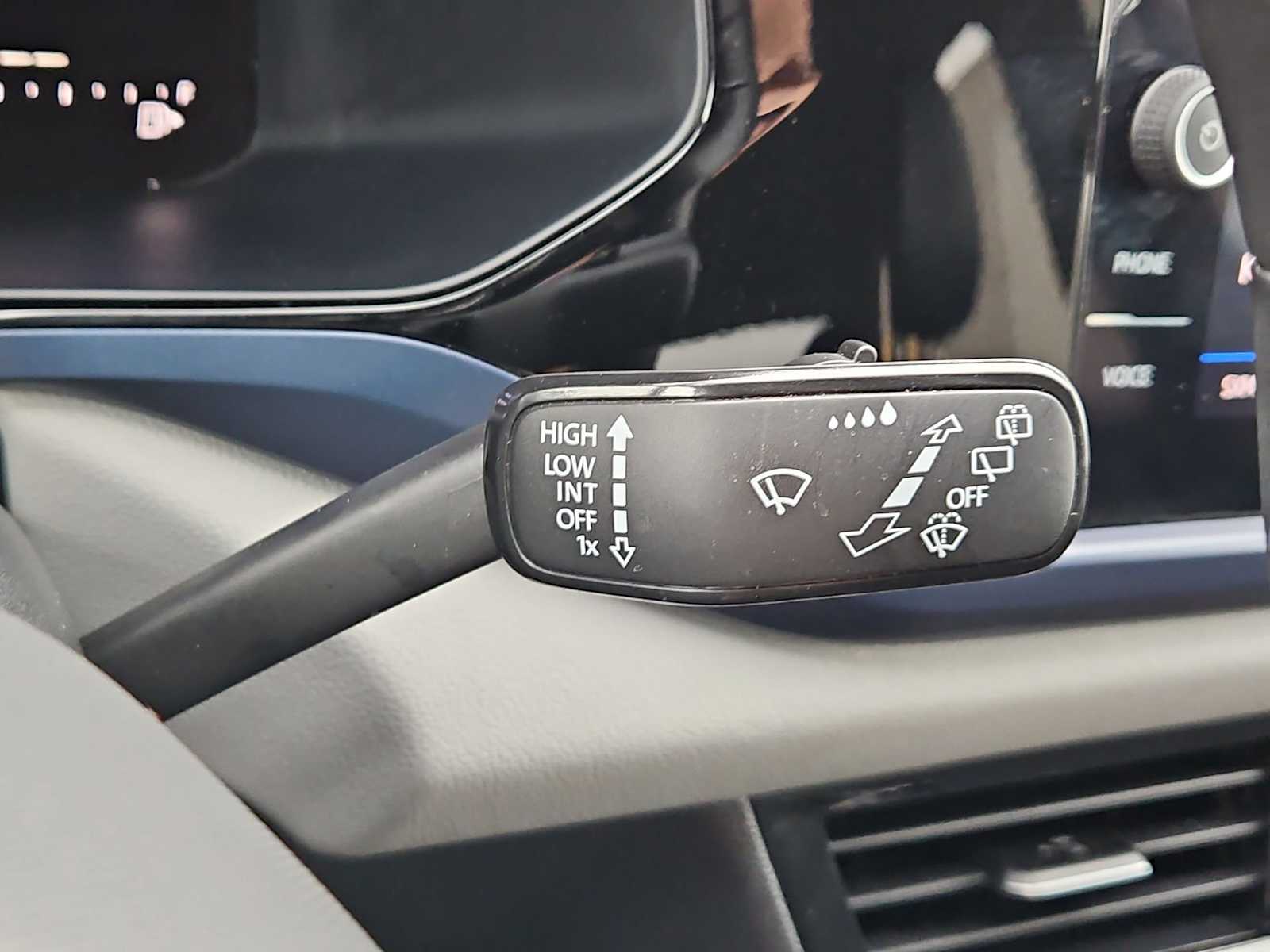 Thumbnail: 2022 Volkswagen Taos - 25