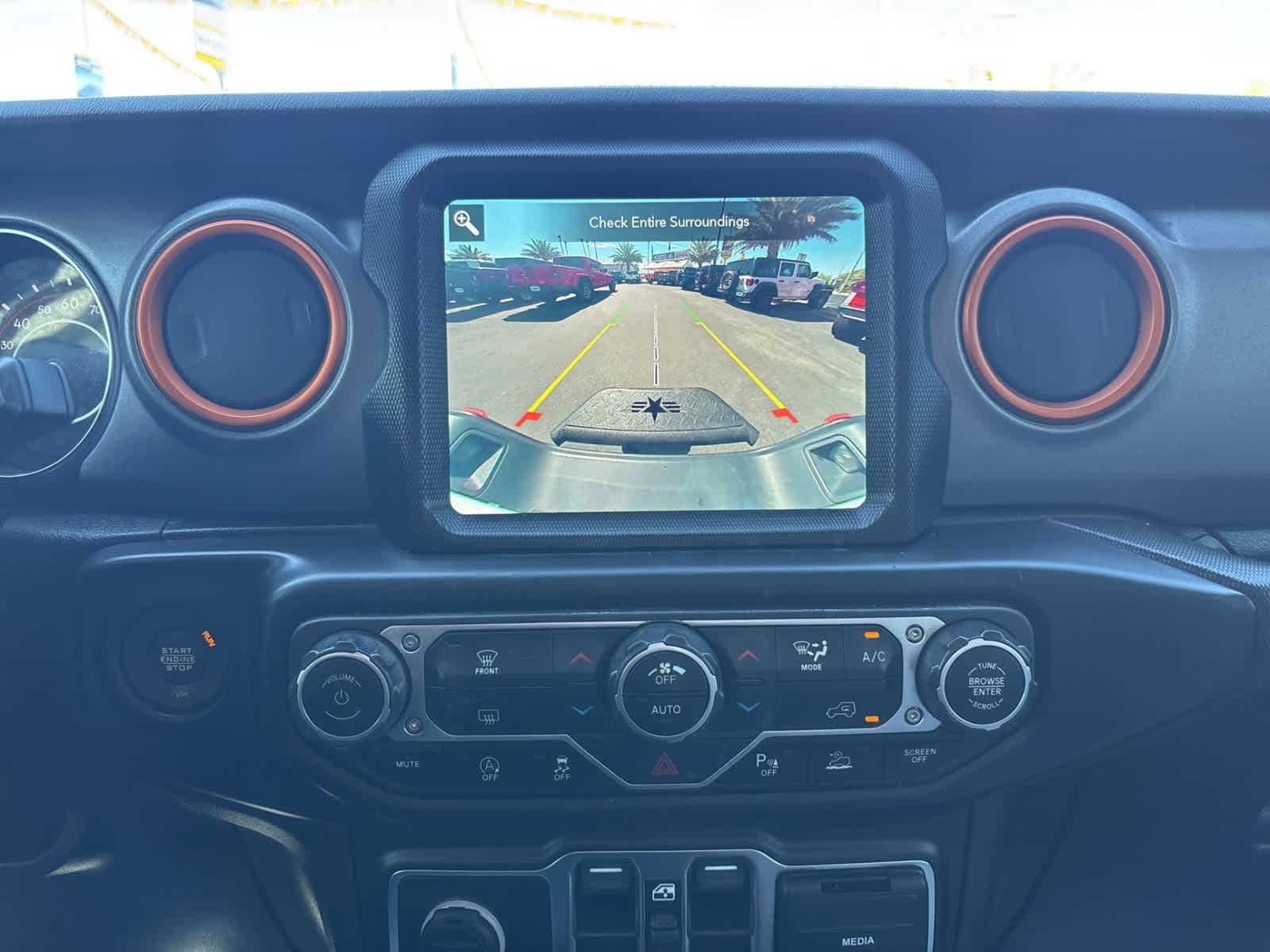 Thumbnail: 2021 Jeep Gladiator - 15