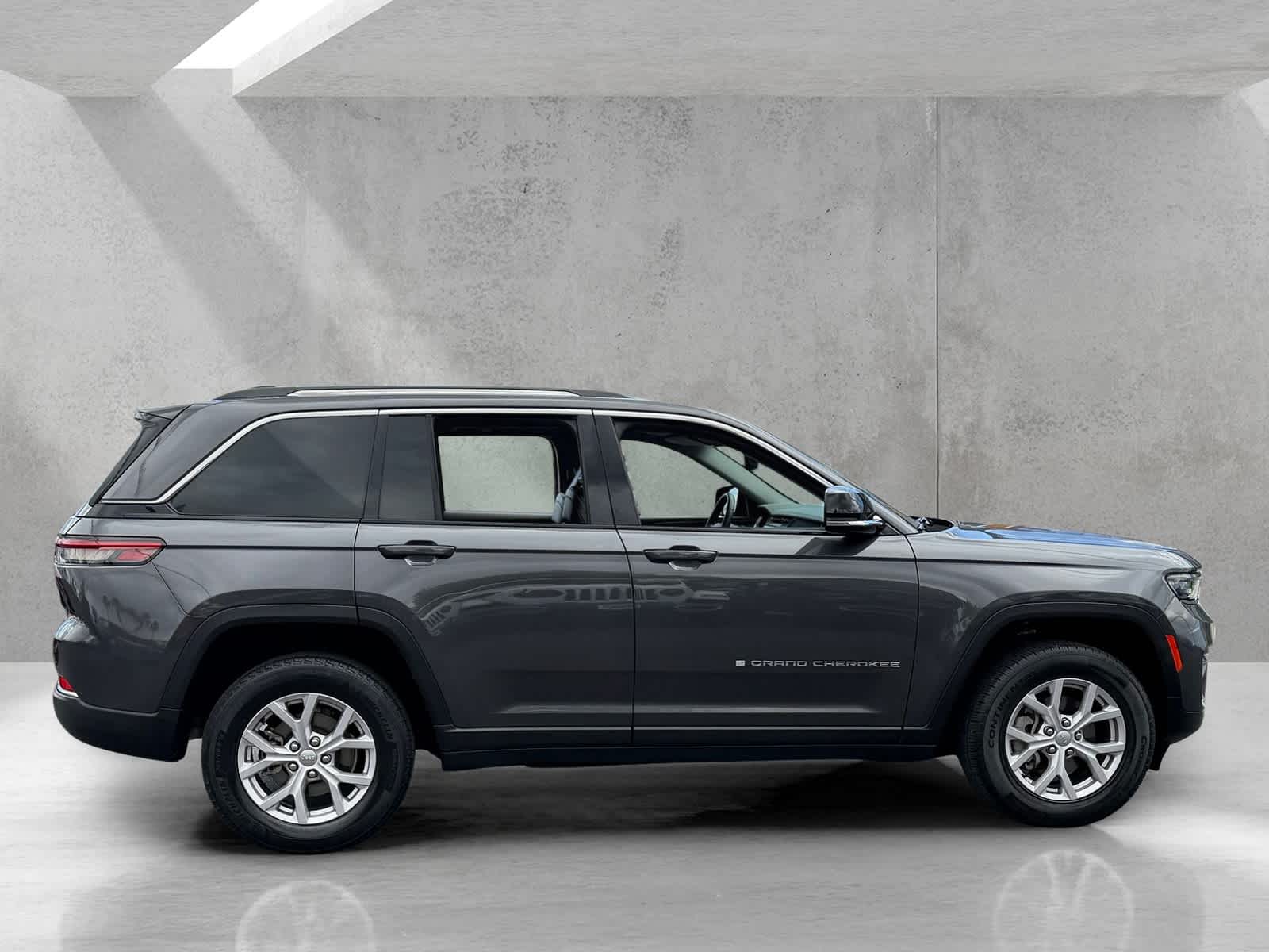 Thumbnail: 2022 Jeep Grand Cherokee - 7