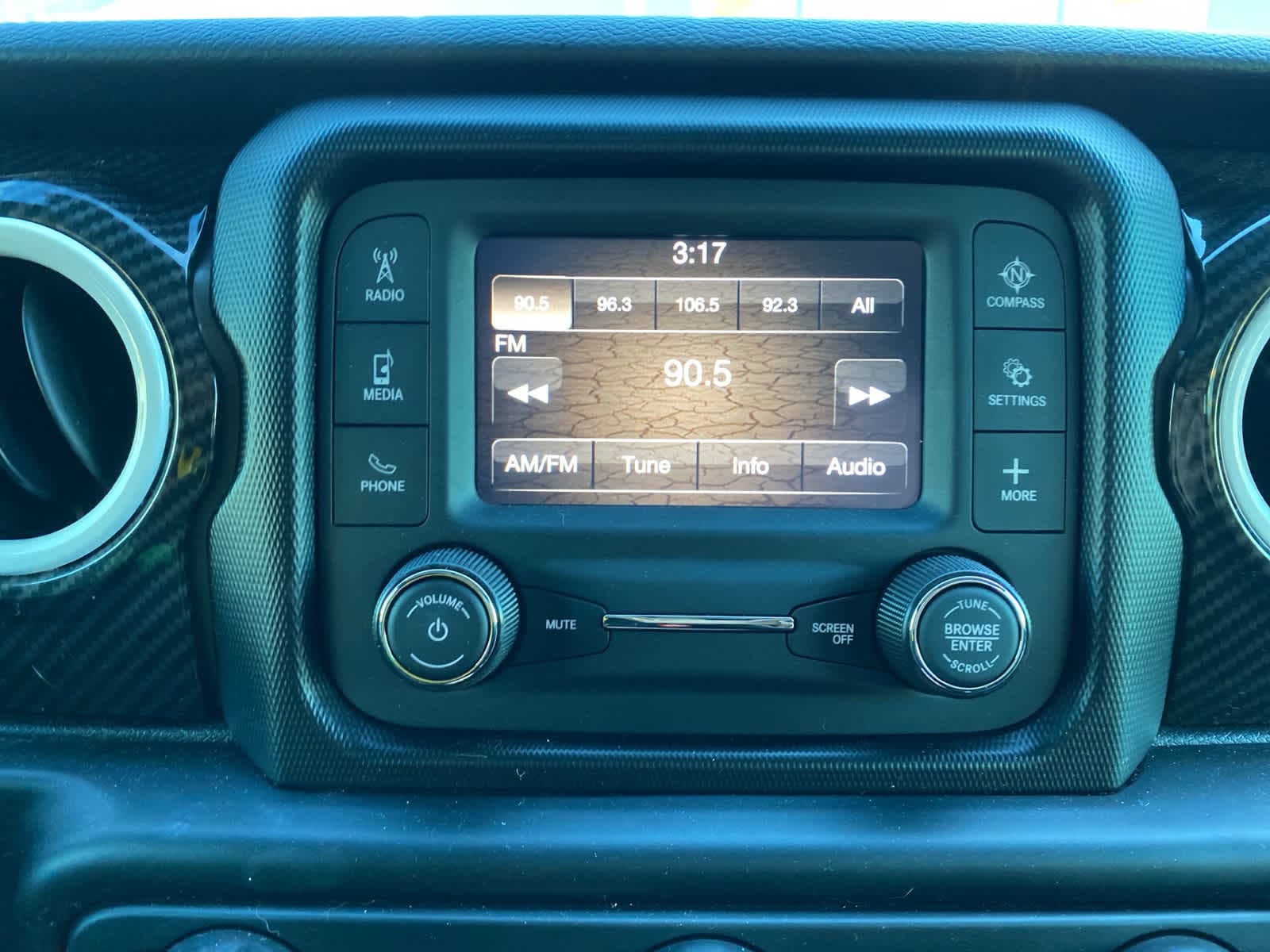 Thumbnail: 2020 Jeep Gladiator - 10