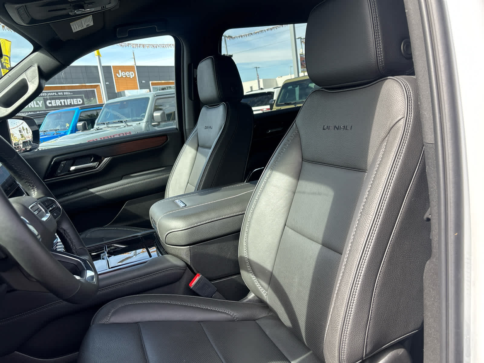 Thumbnail: 2025 GMC Yukon XL - 14