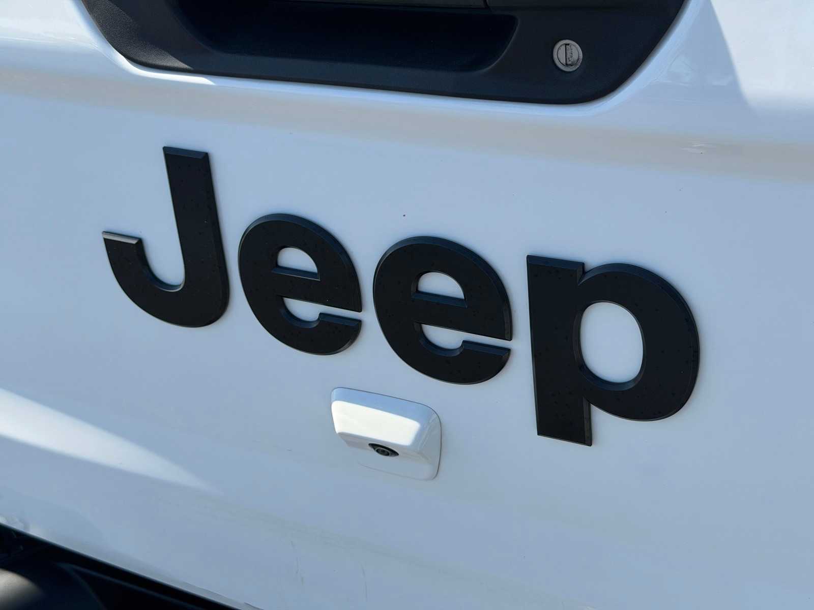 Thumbnail: 2021 Jeep Gladiator - 27