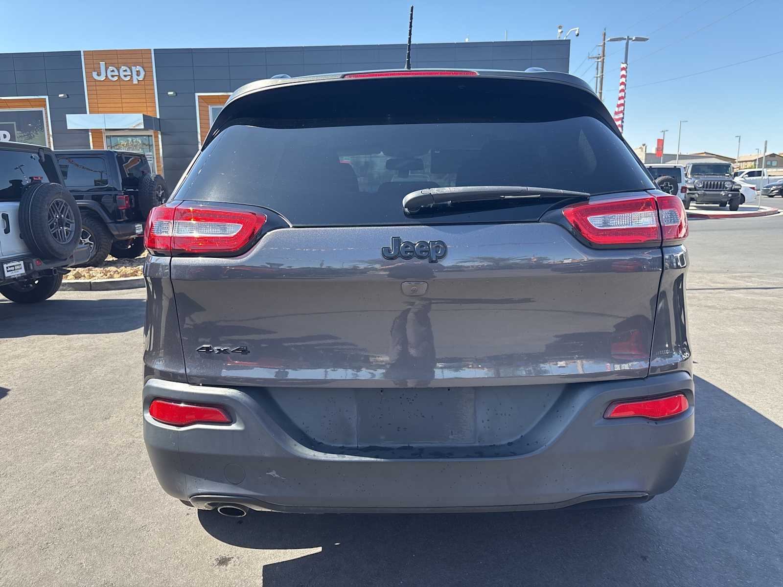 Thumbnail: 2018 Jeep Cherokee - 6