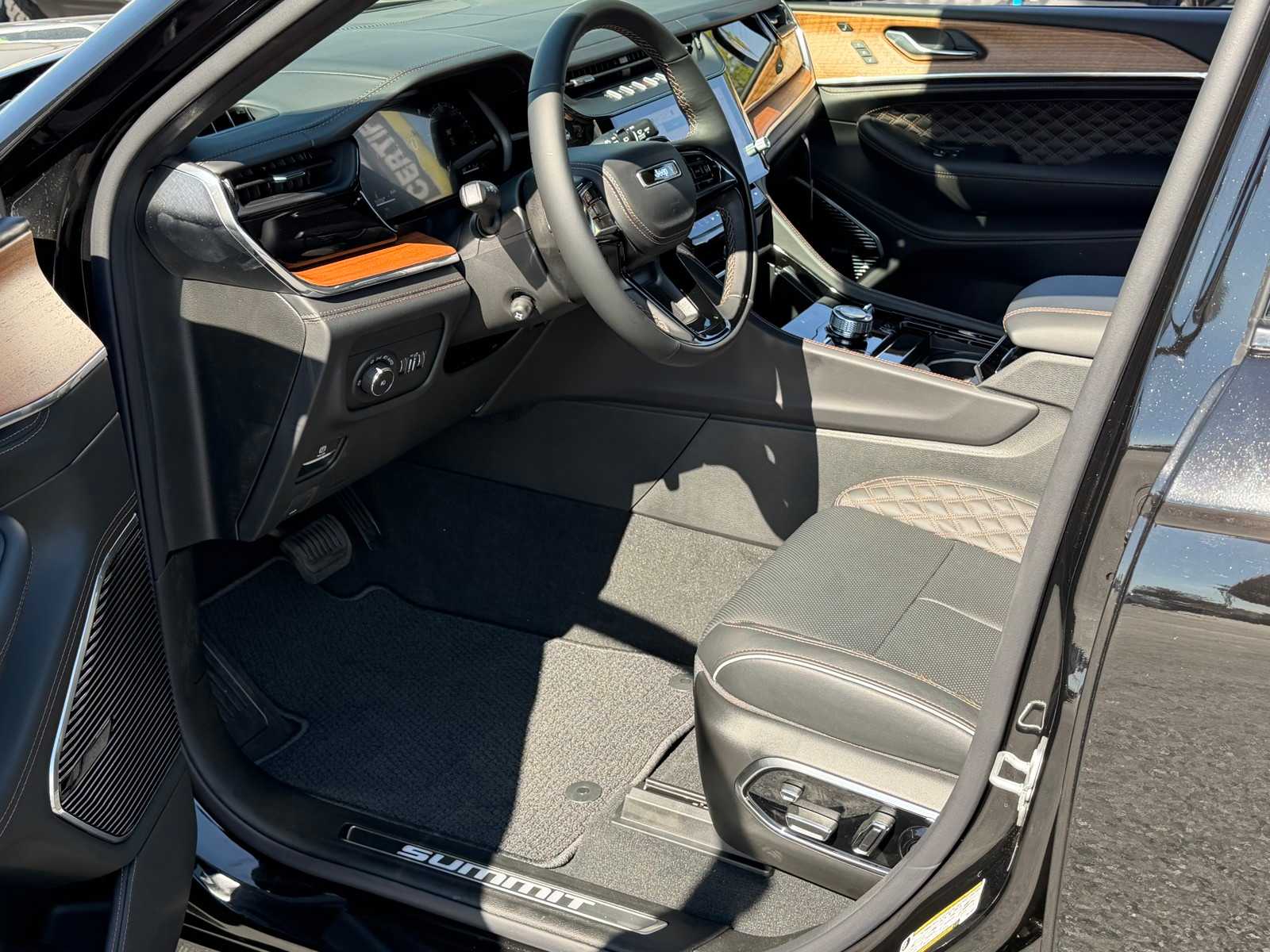 Thumbnail: 2026 Jeep Grand Cherokee - 10