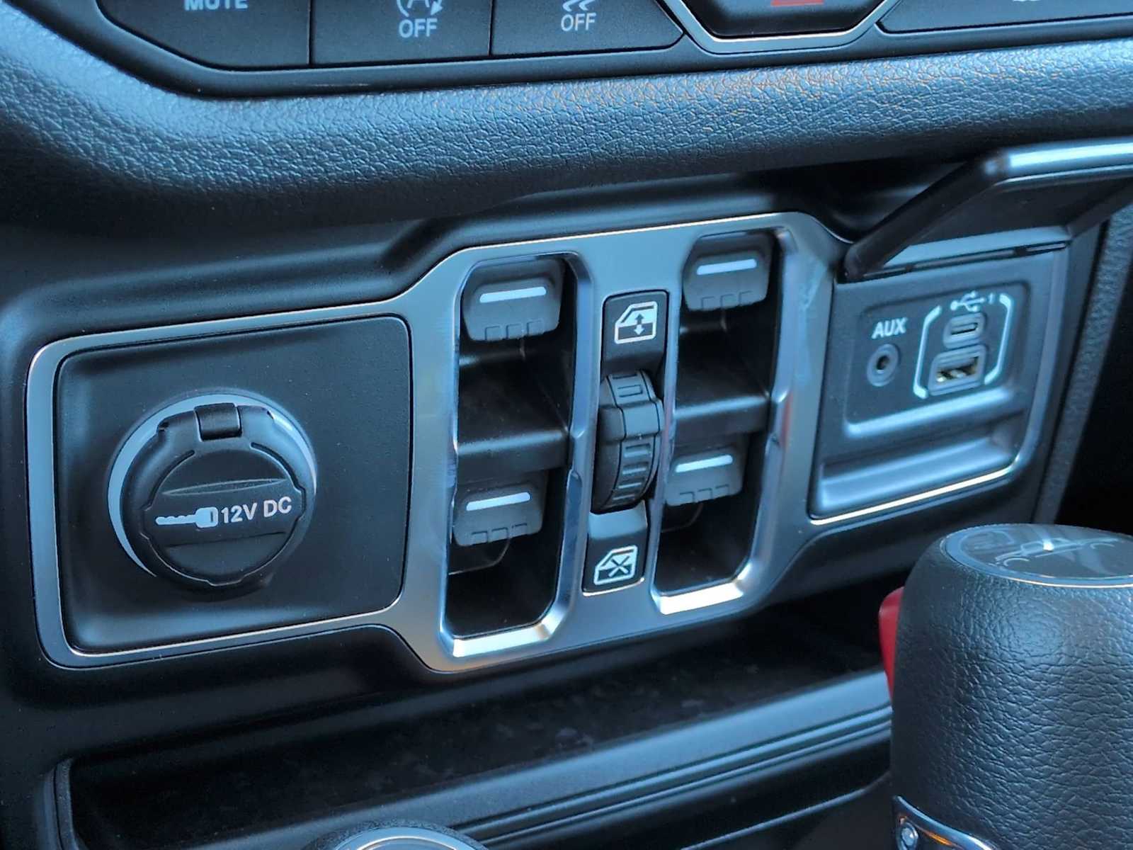 Thumbnail: 2025 Jeep Gladiator - 31