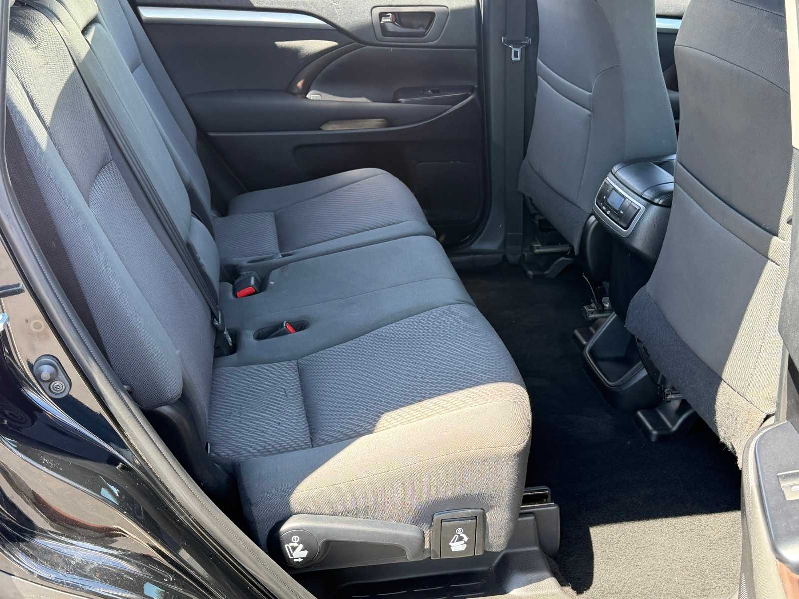 Thumbnail: 2019 Toyota Highlander - 24