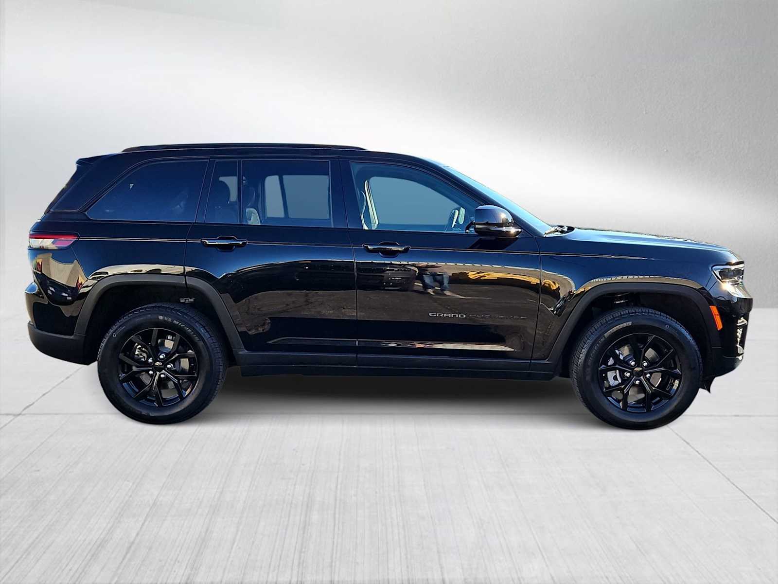 Thumbnail: 2024 Jeep Grand Cherokee - 9