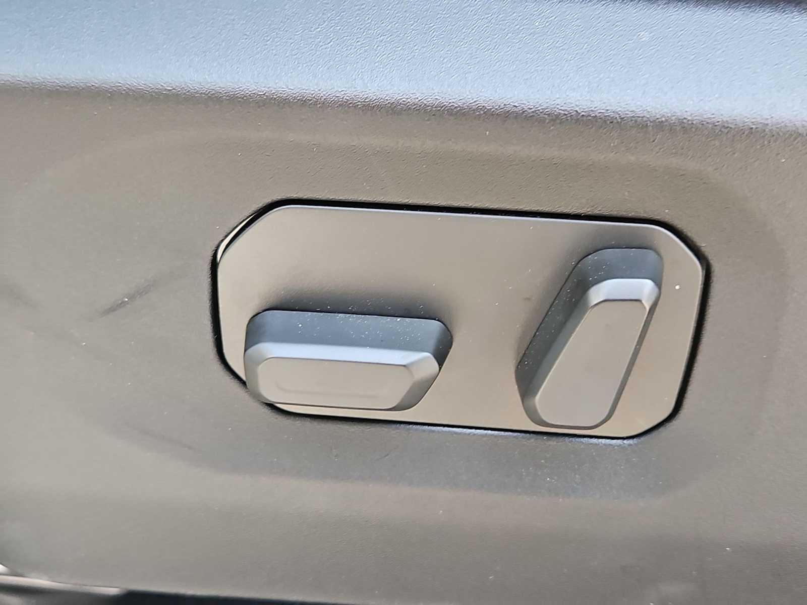 Thumbnail: 2025 Jeep Wrangler - 16