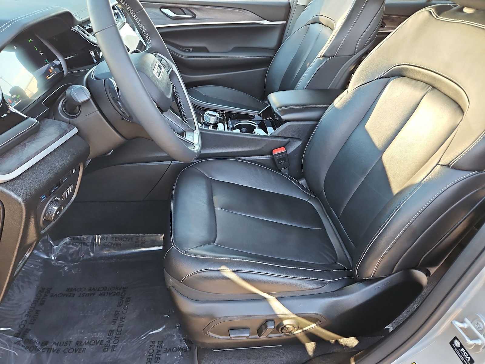 Thumbnail: 2022 Jeep Grand Cherokee - 17