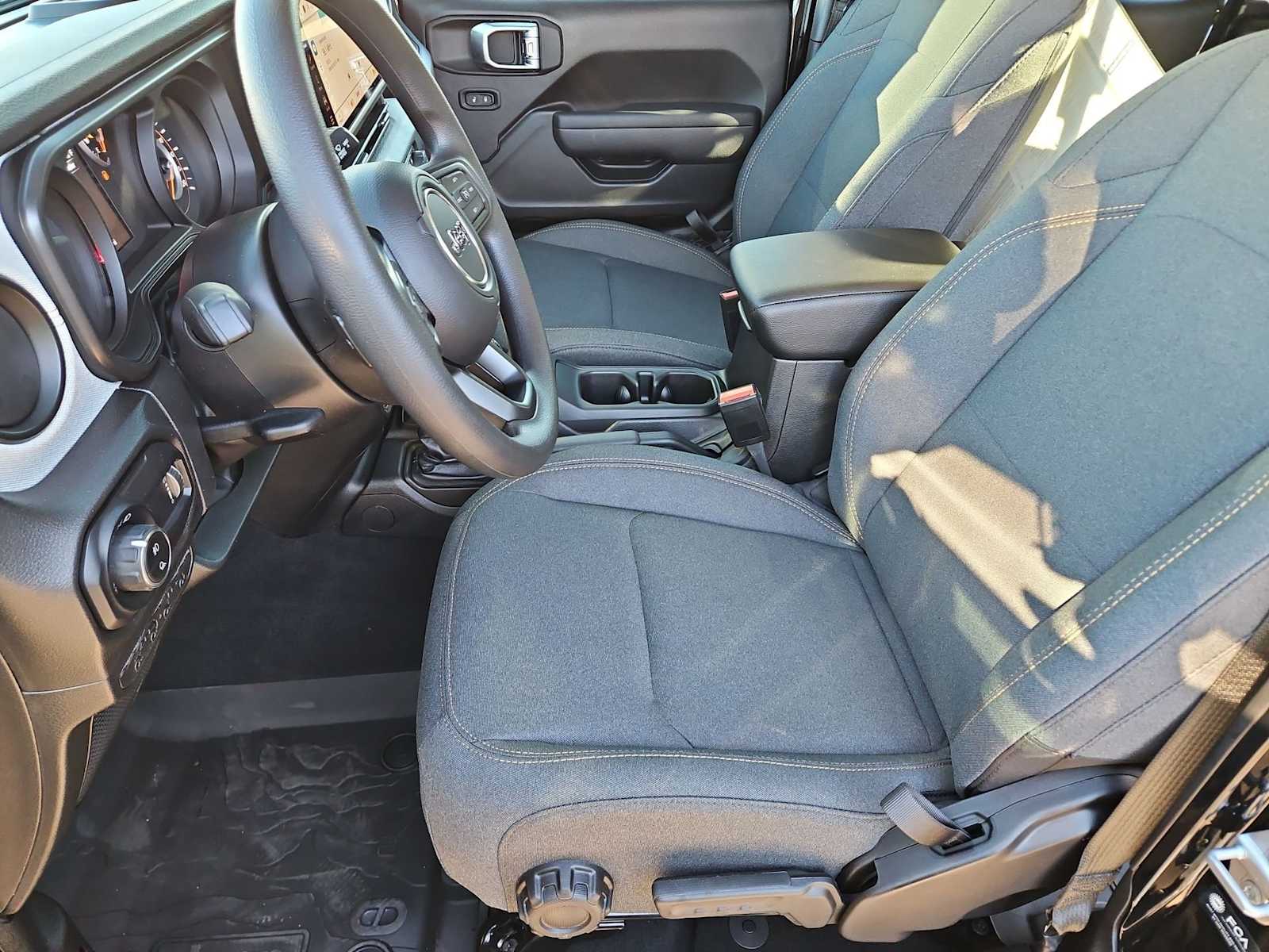 Thumbnail: 2026 Jeep Gladiator - 16