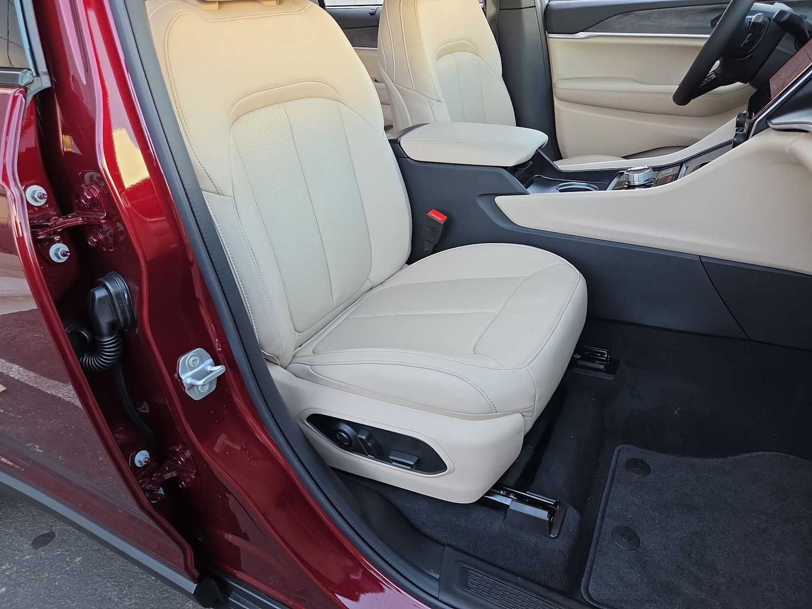 Thumbnail: 2025 Jeep Grand Cherokee - 23