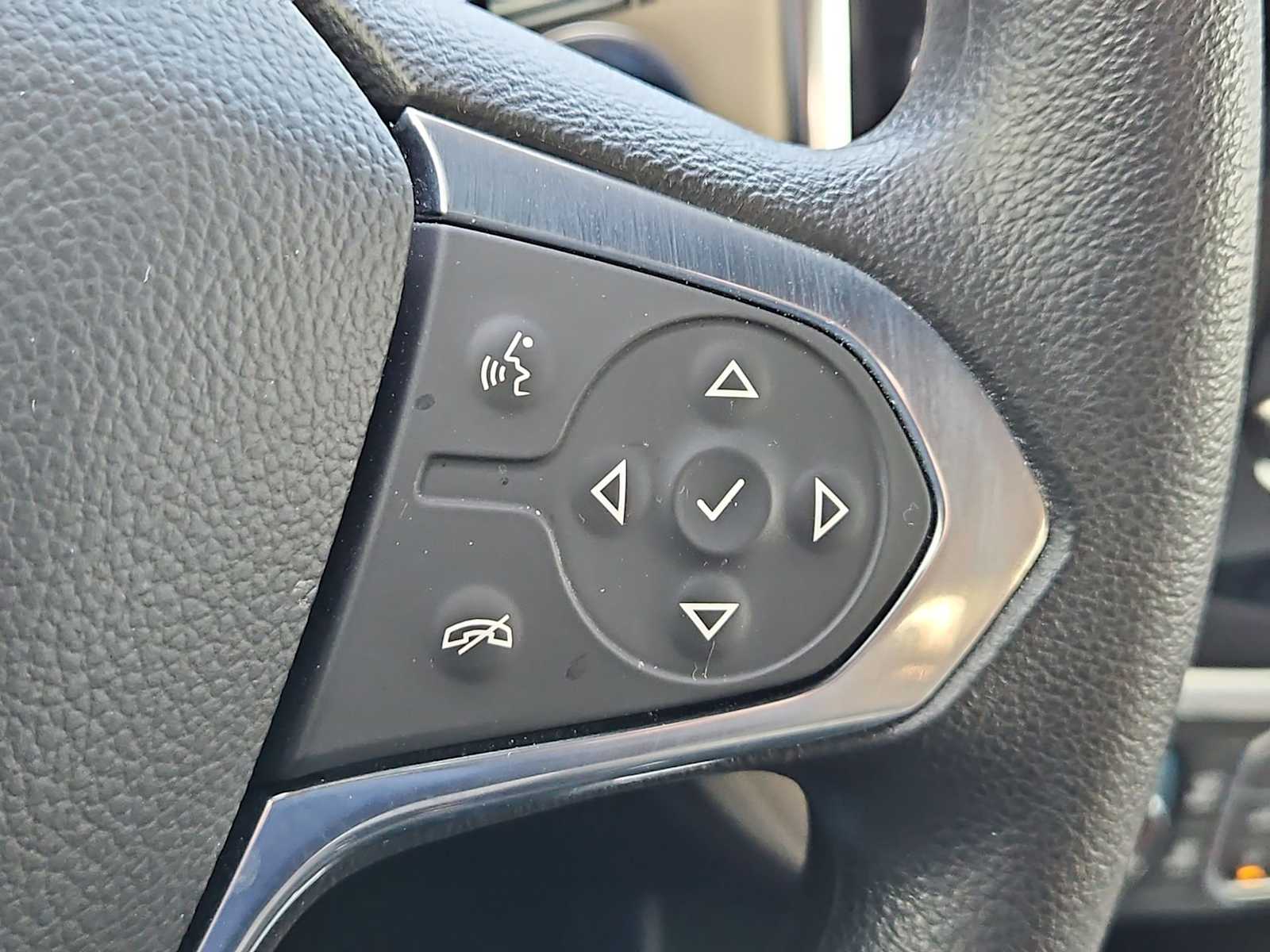 Thumbnail: 2022 Chevrolet Traverse - 24