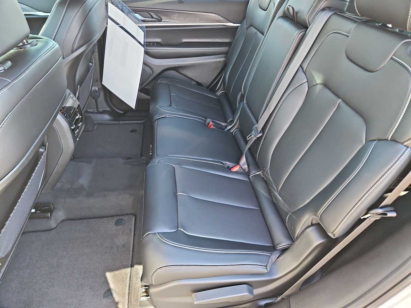 Thumbnail: 2025 Jeep Grand Cherokee - 21