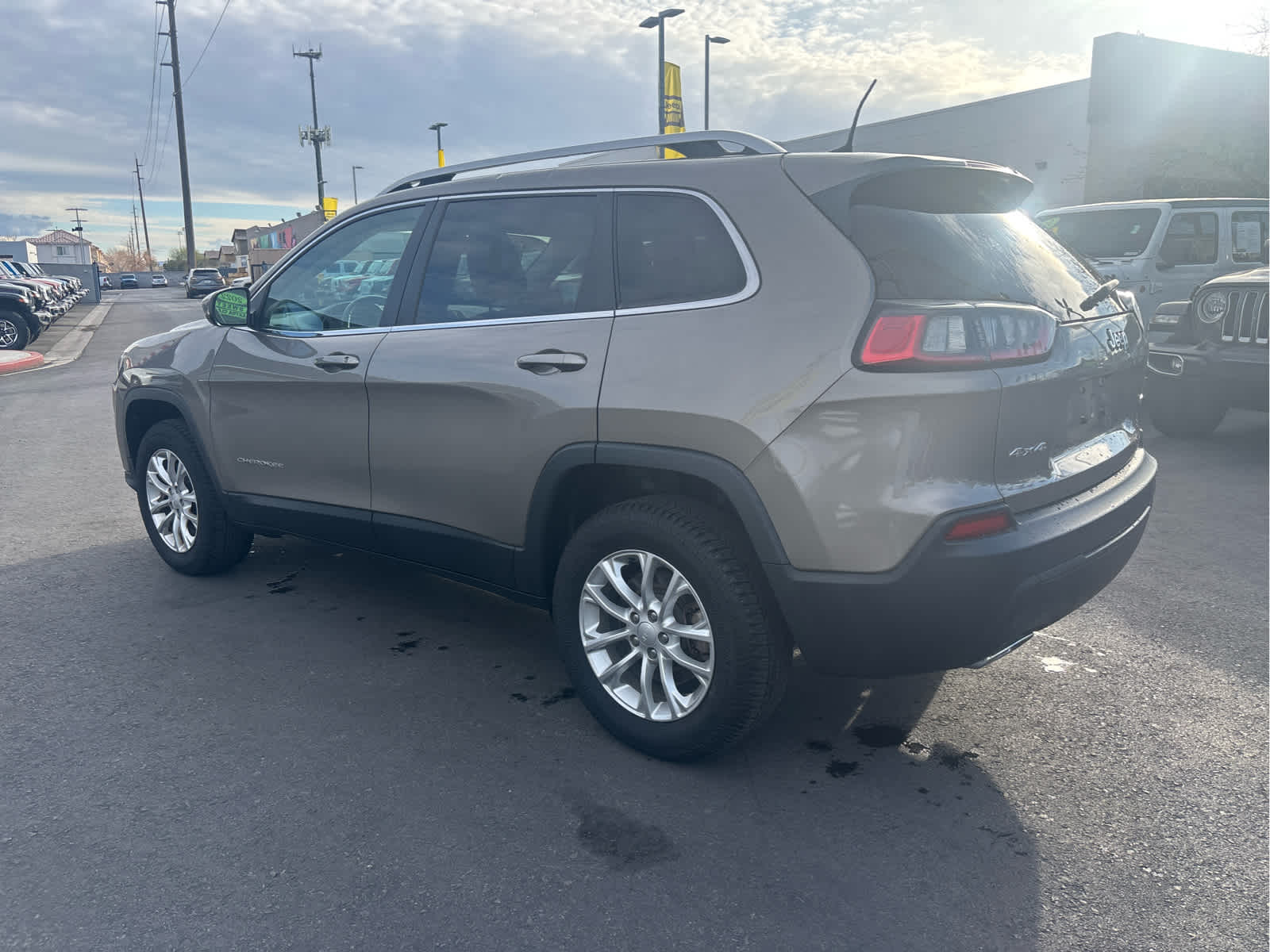 Thumbnail: 2019 Jeep Cherokee - 7