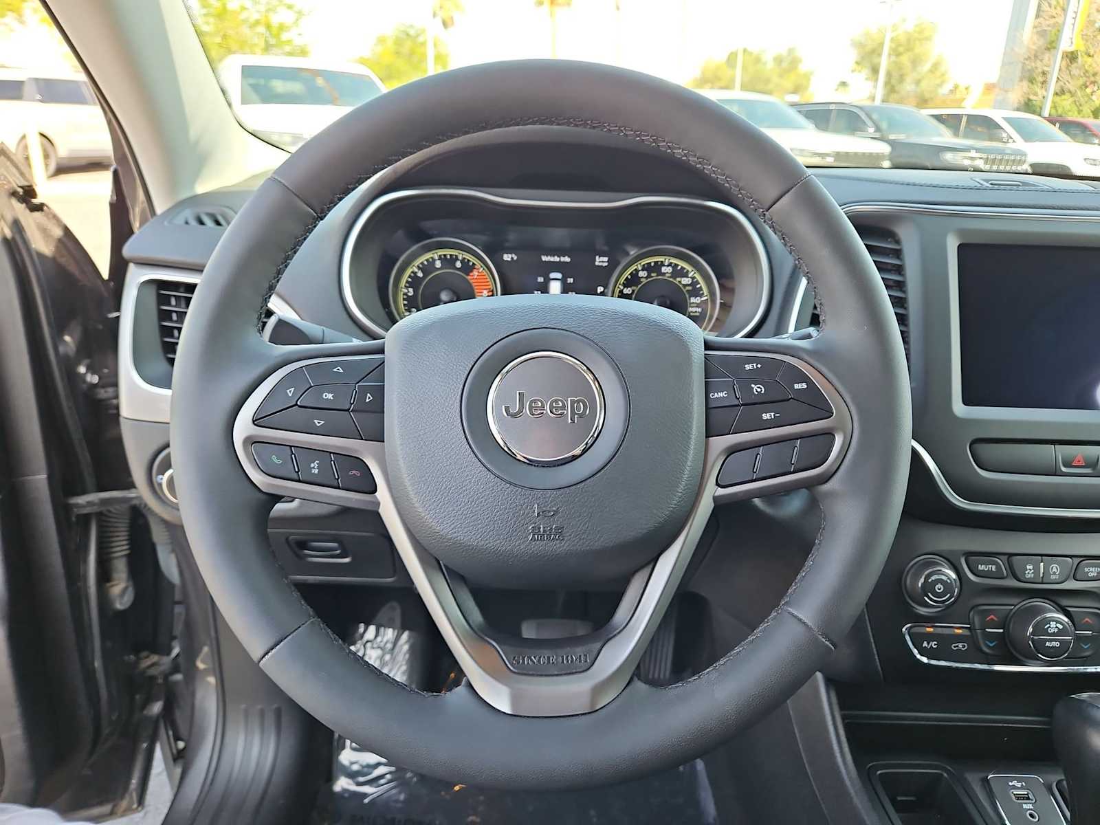 Thumbnail: 2022 Jeep Cherokee - 21