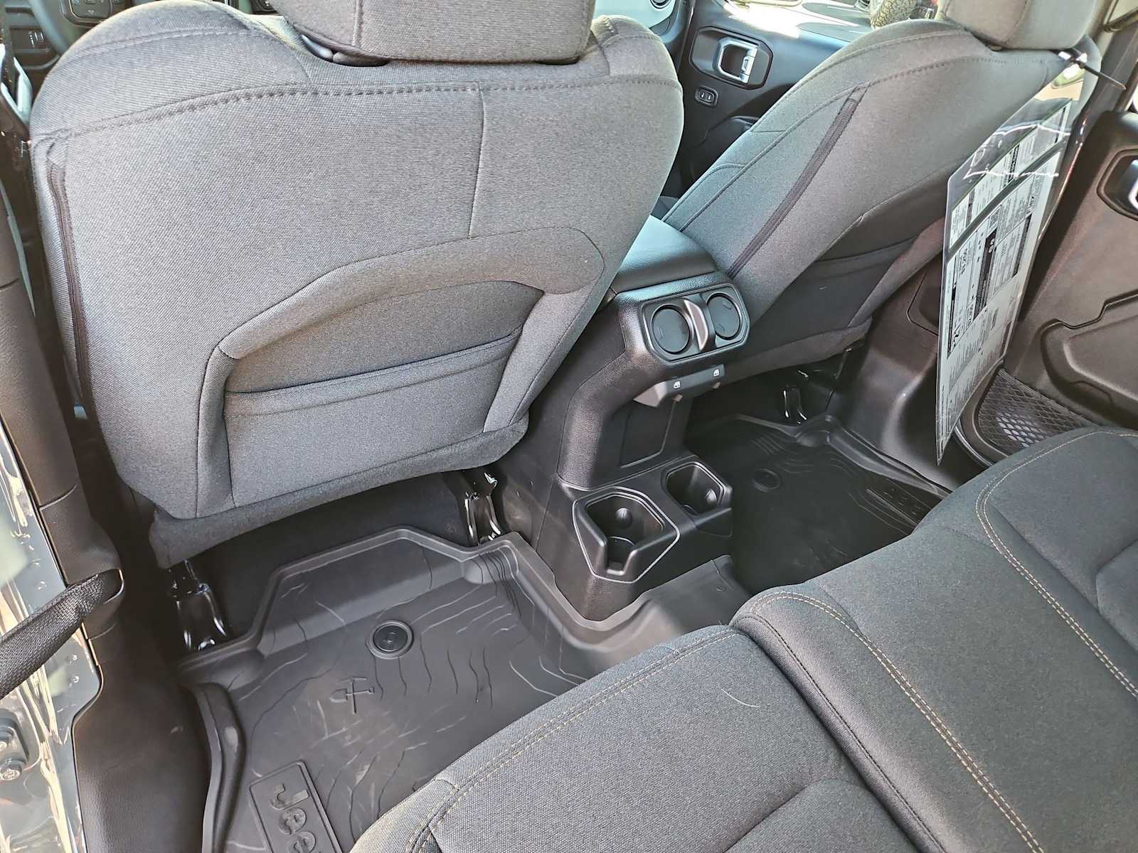 2026 Jeep Wrangler 4-Door Willys - Photo 17