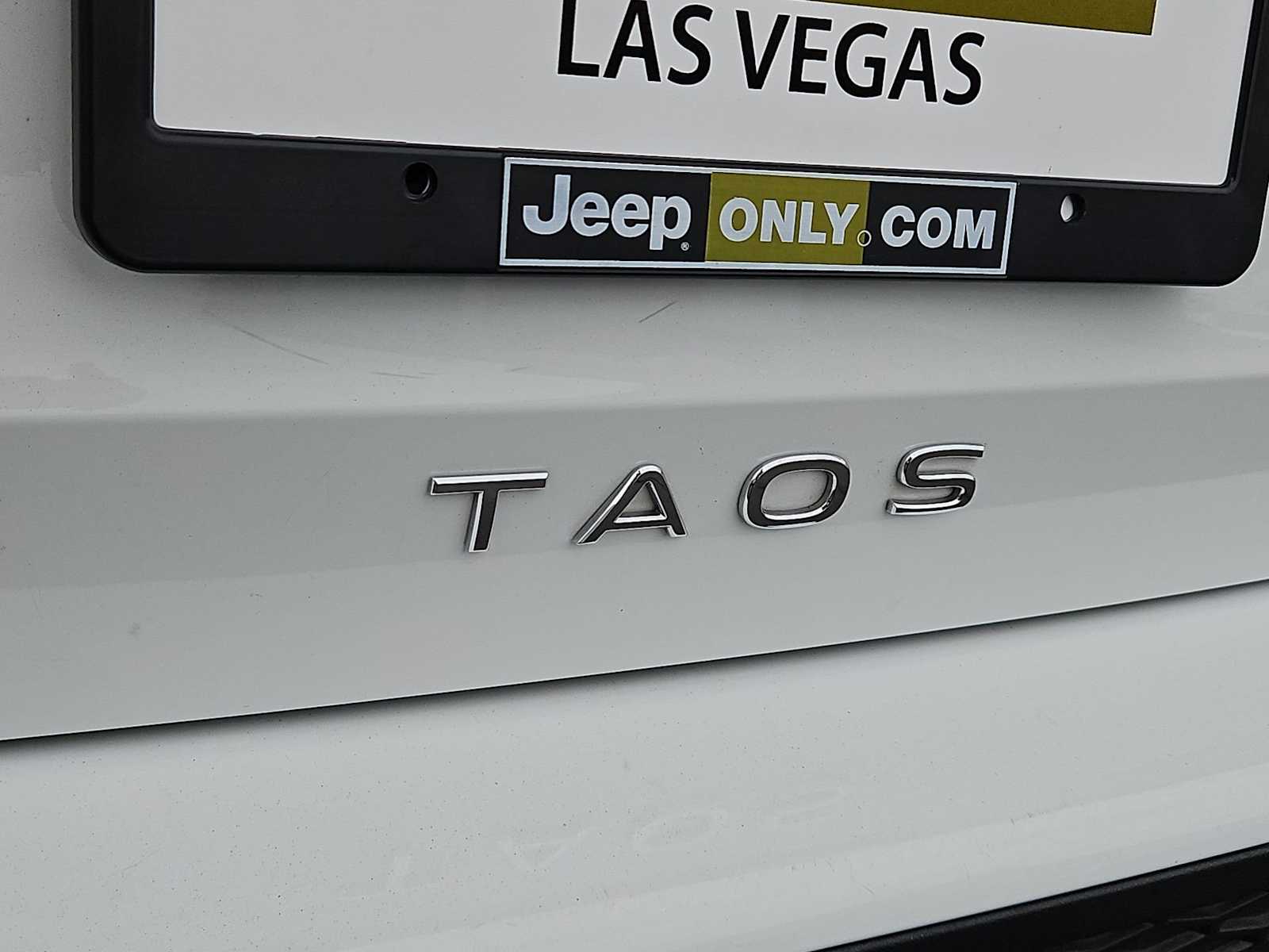 Thumbnail: 2022 Volkswagen Taos - 12