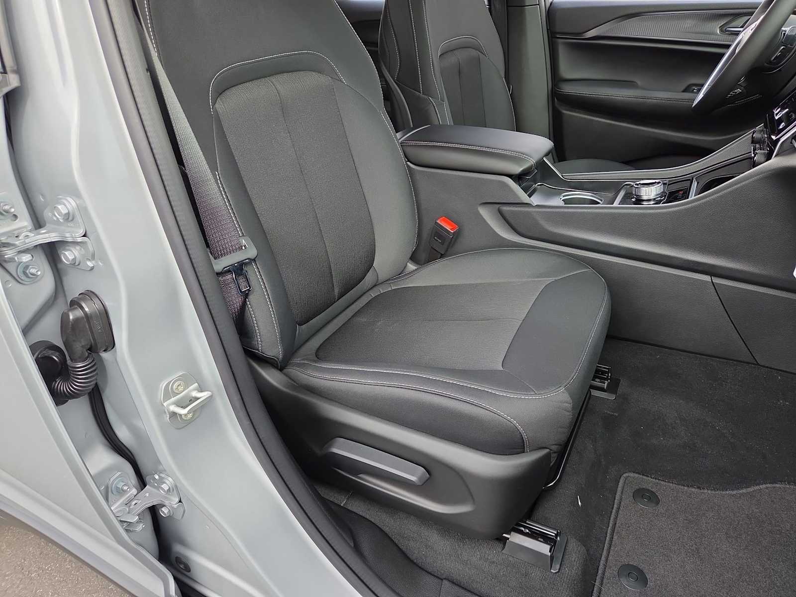 Thumbnail: 2025 Jeep Grand Cherokee - 22