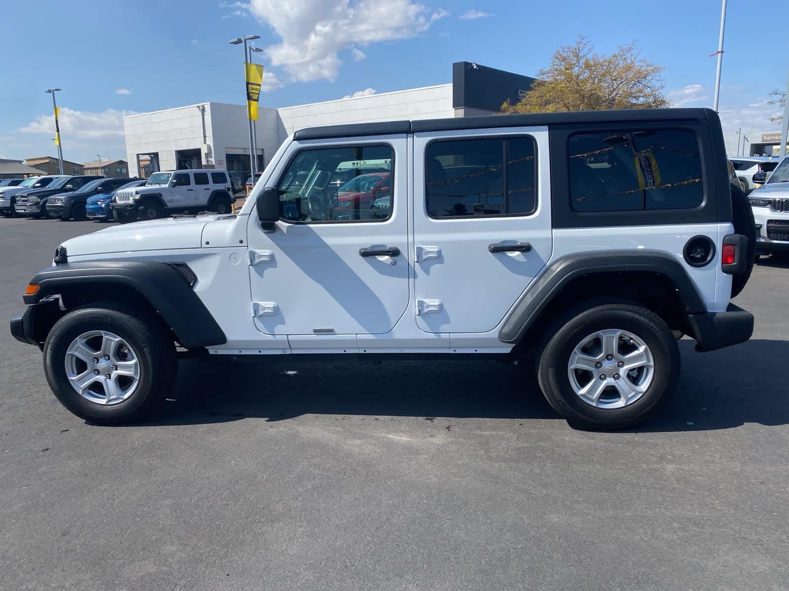 Thumbnail: 2021 Jeep Wrangler - 9