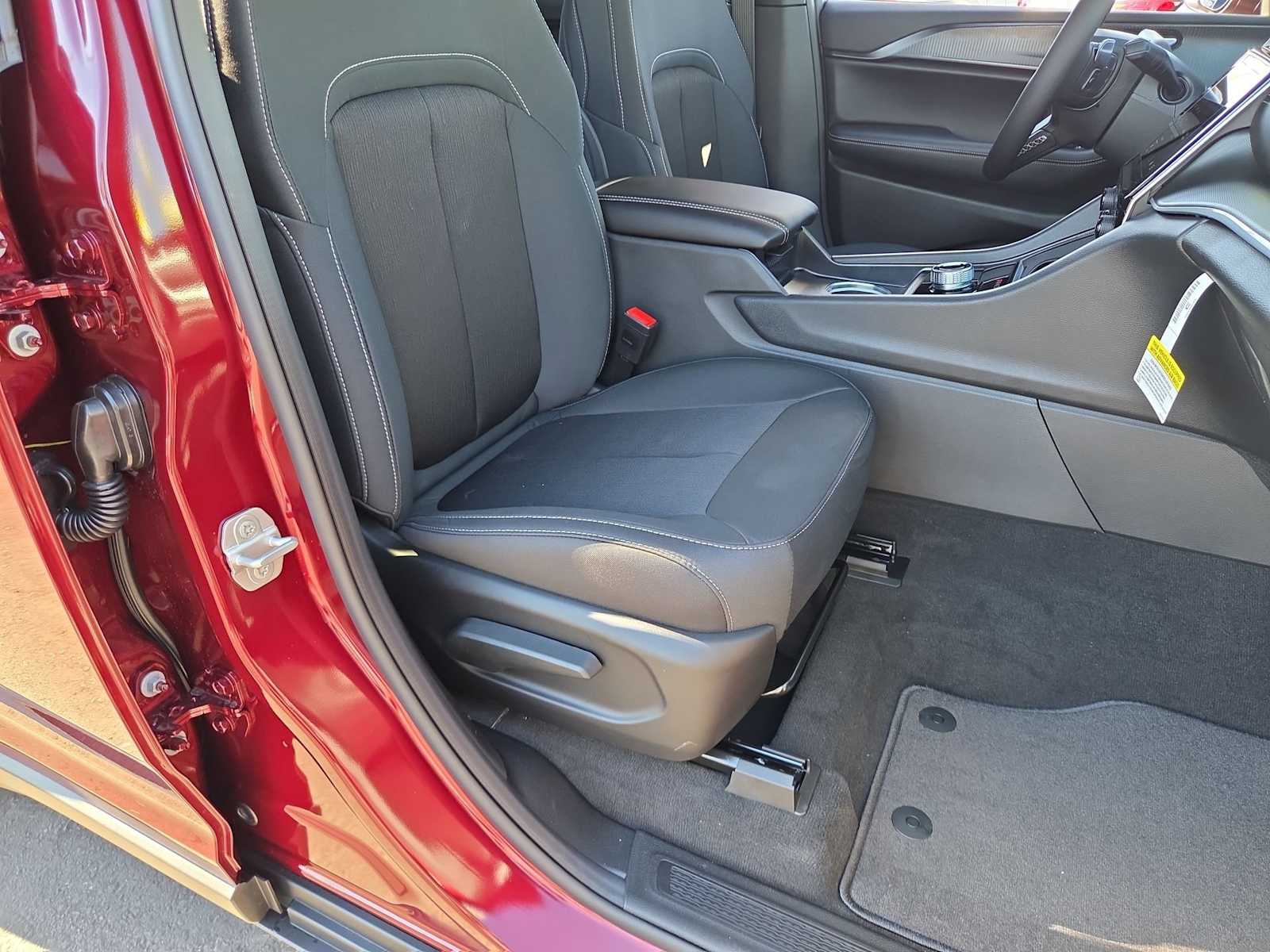 Thumbnail: 2025 Jeep Grand Cherokee - 22