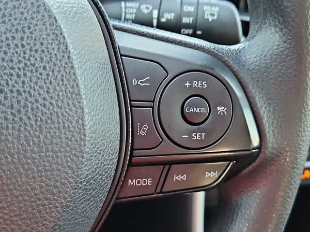 Thumbnail: 2021 Toyota RAV4 - 25