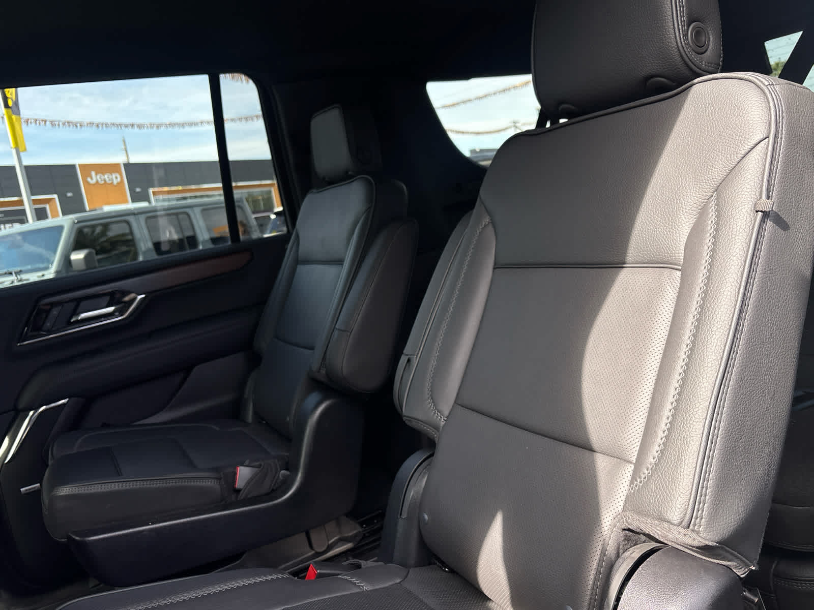 Thumbnail: 2025 GMC Yukon XL - 15