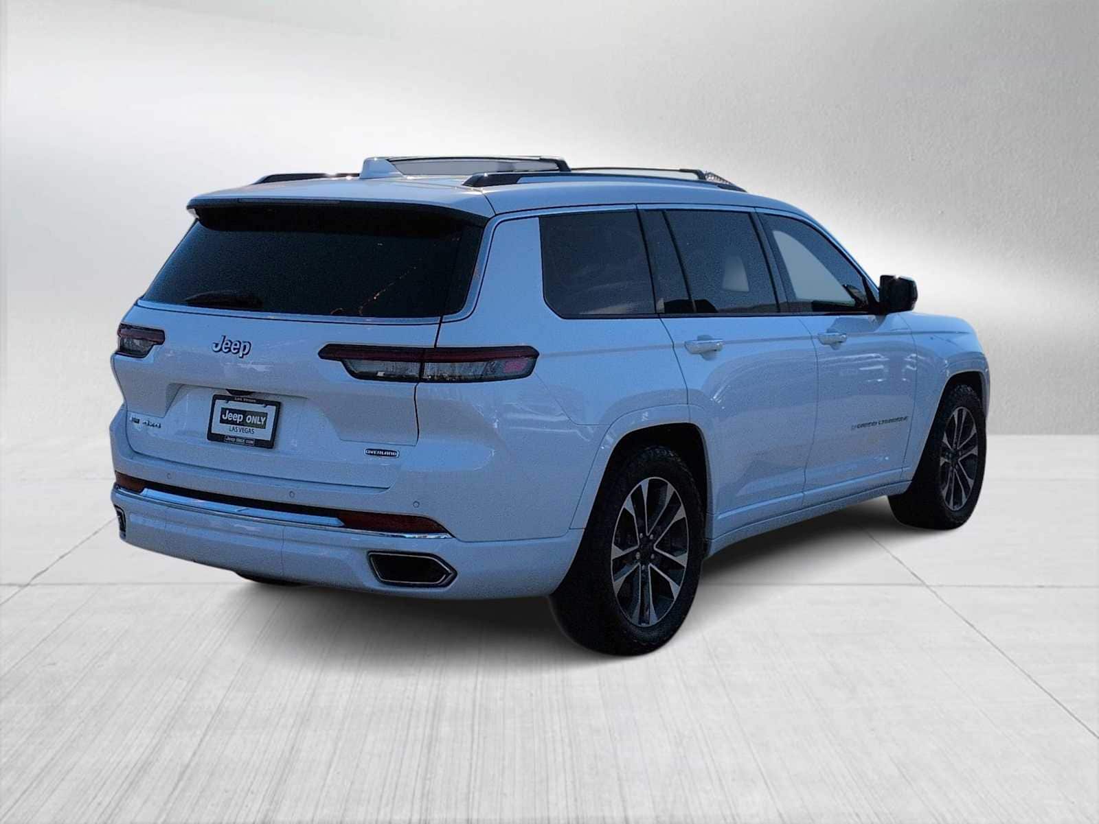 Thumbnail: 2022 Jeep Grand Cherokee L - 8