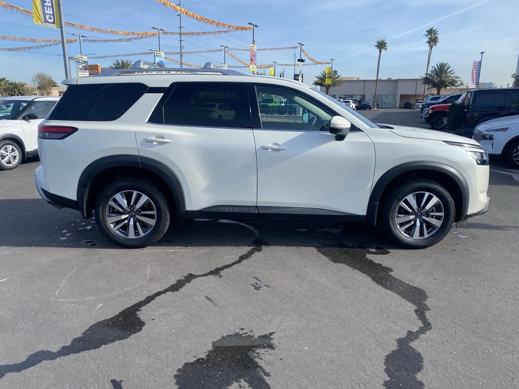 Used 2024 Nissan Pathfinder SL SUV