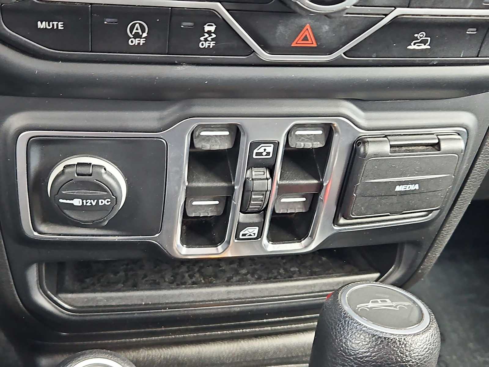 Thumbnail: 2023 Jeep Gladiator - 29