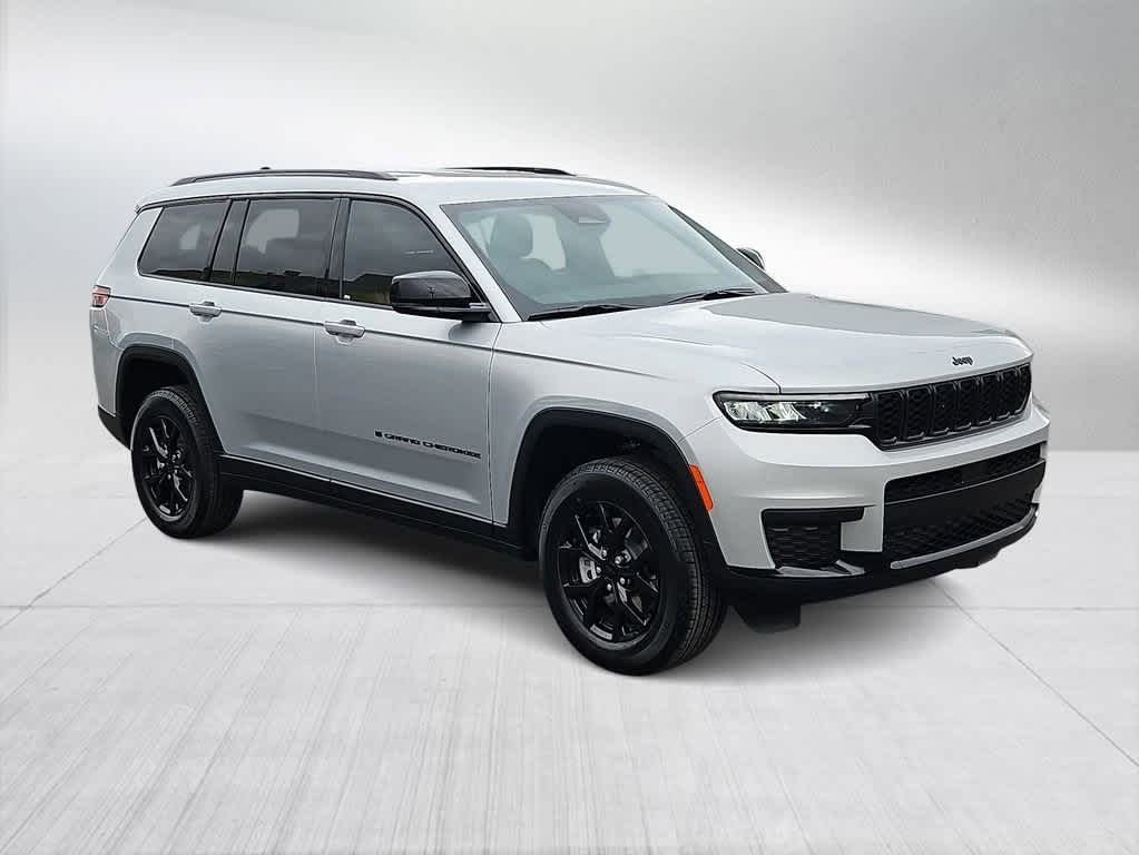 2025 Jeep Grand Cherokee Altitude photo 2