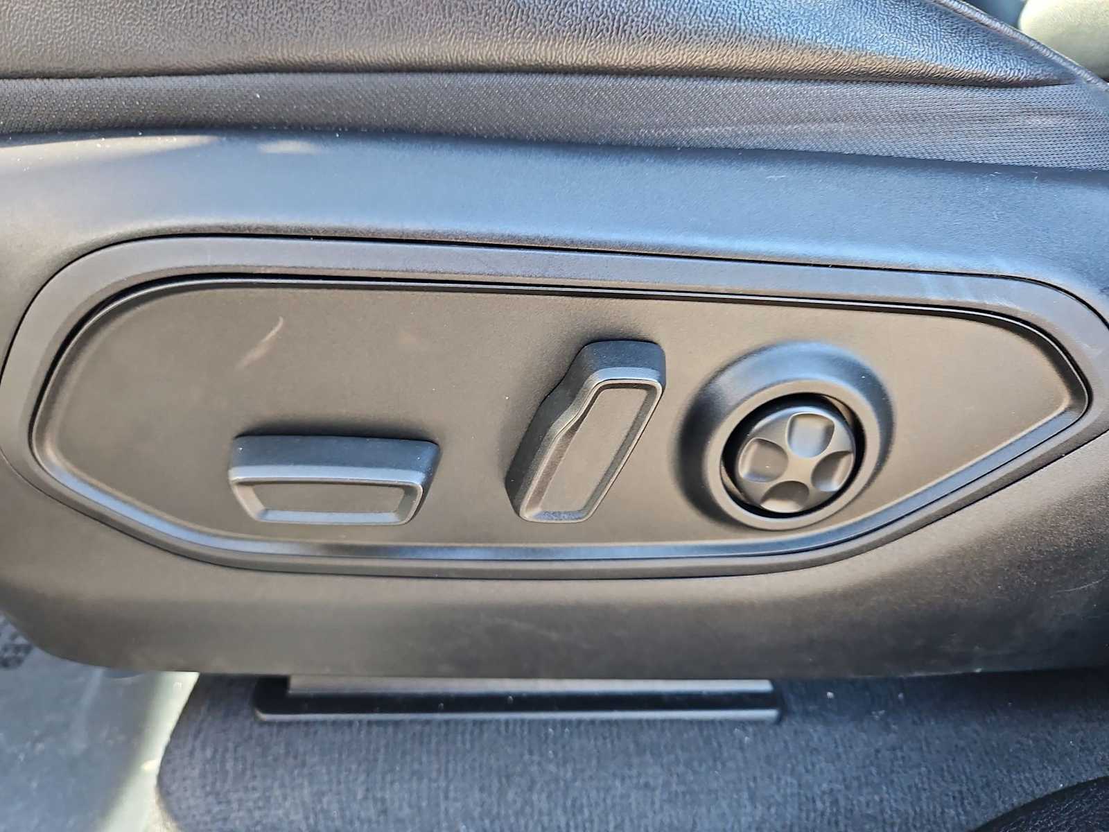 Thumbnail: 2023 Jeep Grand Cherokee - 18