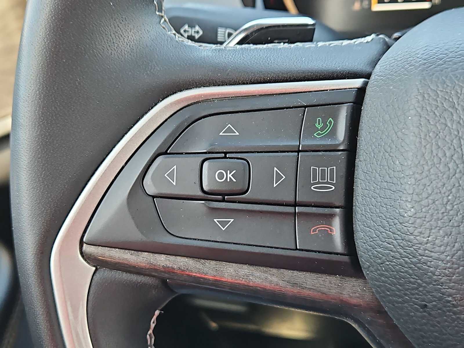 Thumbnail: 2022 Jeep Grand Cherokee - 25