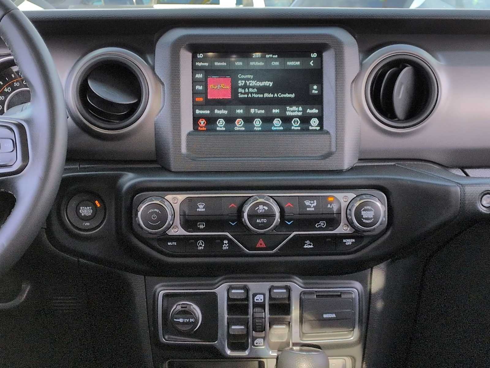 Thumbnail: 2021 Jeep Gladiator - 28