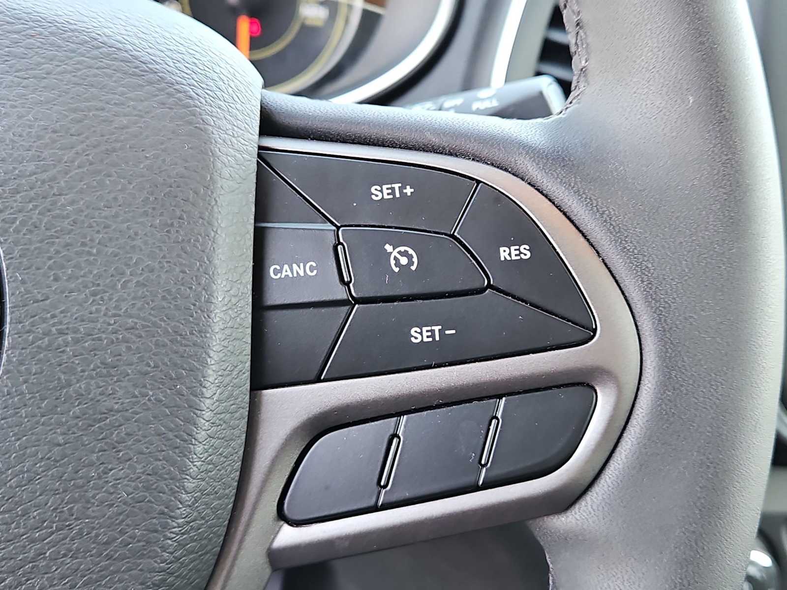 Thumbnail: 2022 Jeep Cherokee - 23
