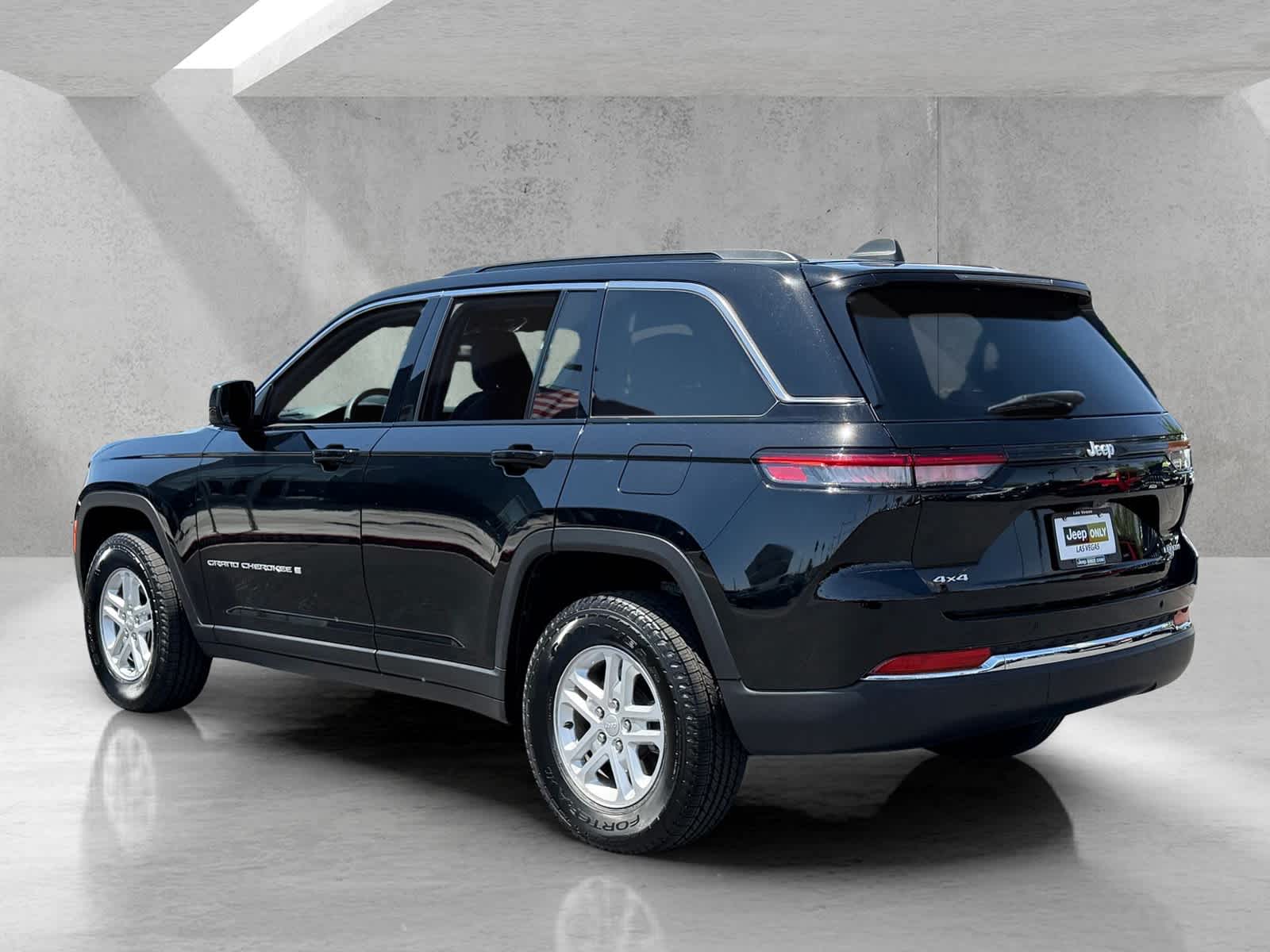 Thumbnail: 2024 Jeep Grand Cherokee - 3