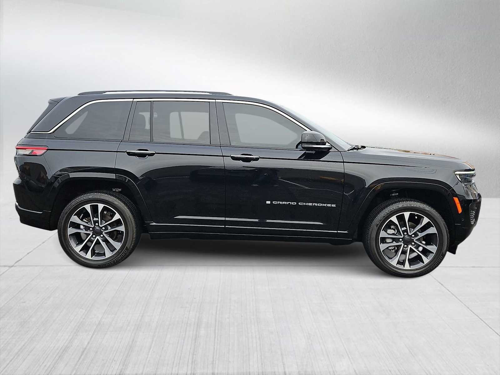 Thumbnail: 2023 Jeep Grand Cherokee - 9