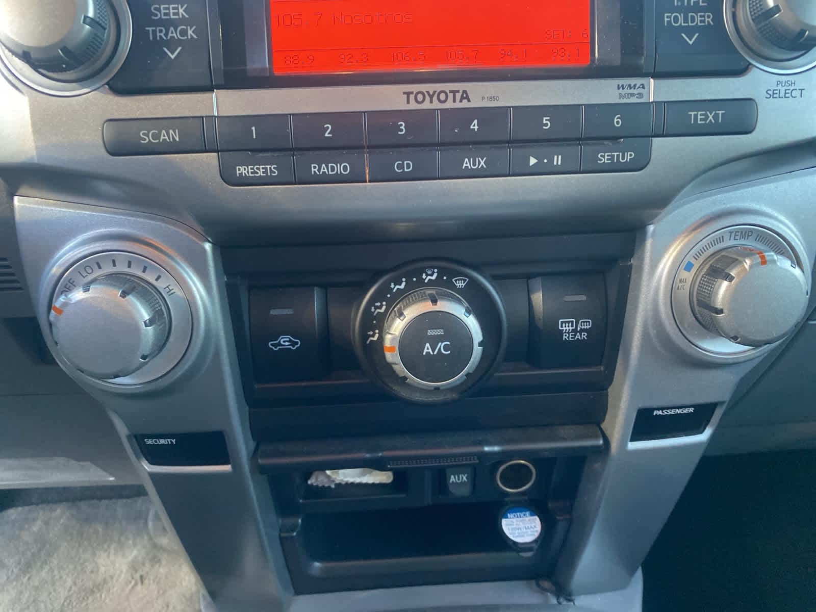 Thumbnail: 2011 Toyota 4Runner - 11