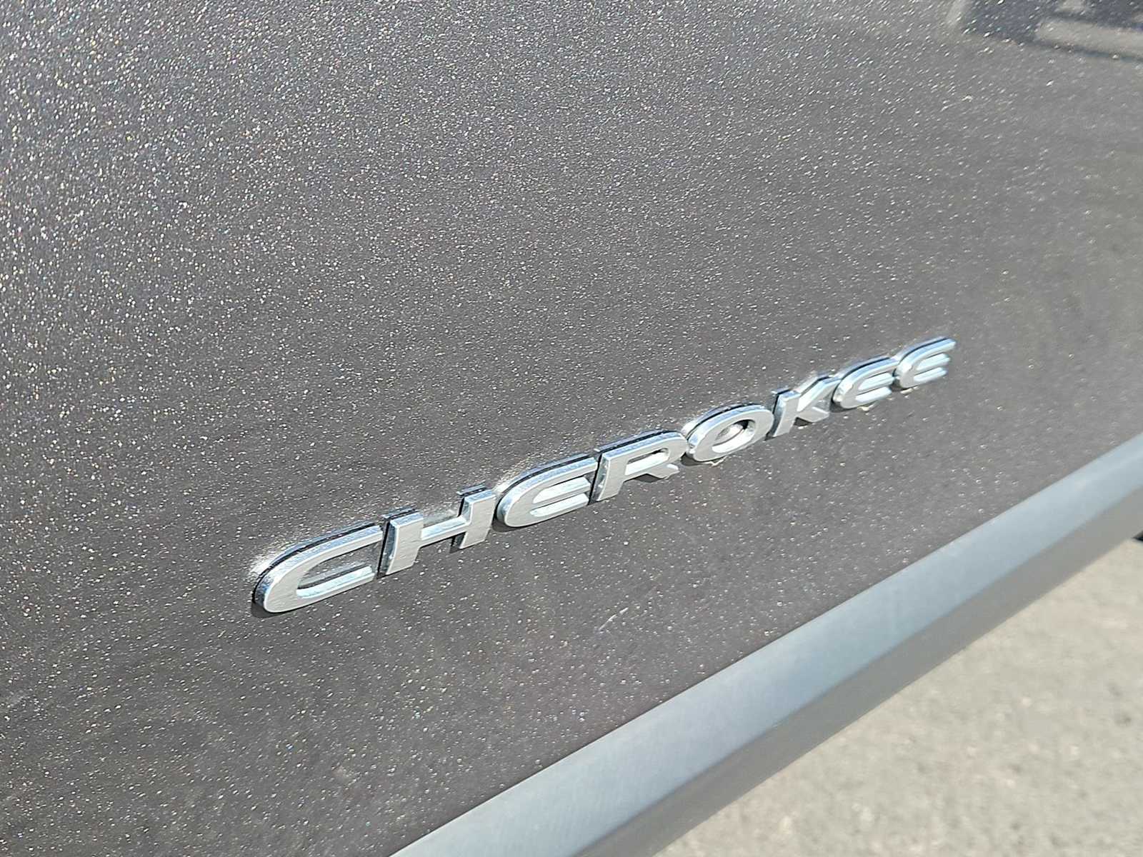 Thumbnail: 2022 Jeep Cherokee - 12
