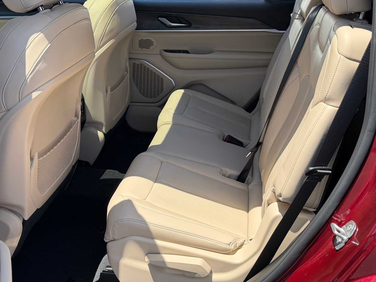 Thumbnail: 2021 Jeep Grand Cherokee L - 21