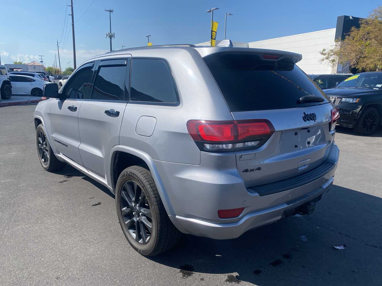 Thumbnail: 2020 Jeep Grand Cherokee - 7