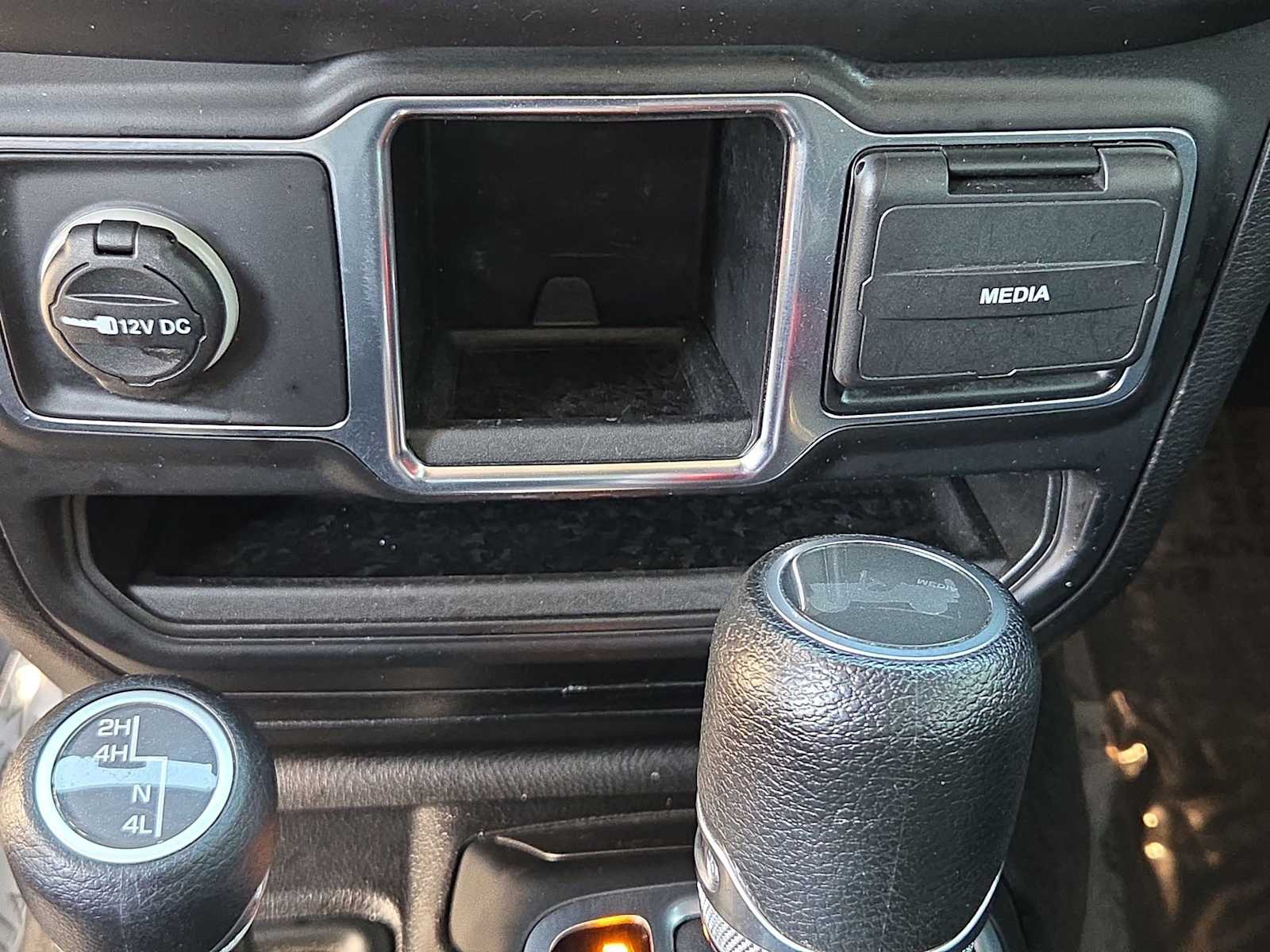 Thumbnail: 2021 Jeep Wrangler - 32